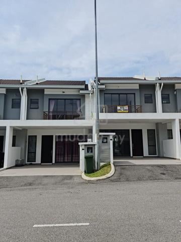 Diamond City Aster Semenyih 2sty End Lot Newly Painted Gated & Guarded 1