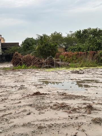 Banglo lot very near to the beach (Pantai Remis) 1