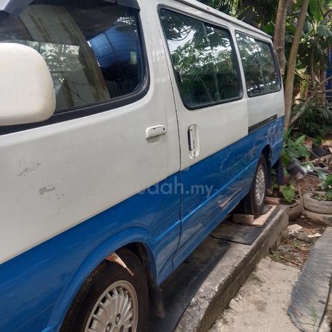 2001 Toyota HIACE 3.0 (M) - 4