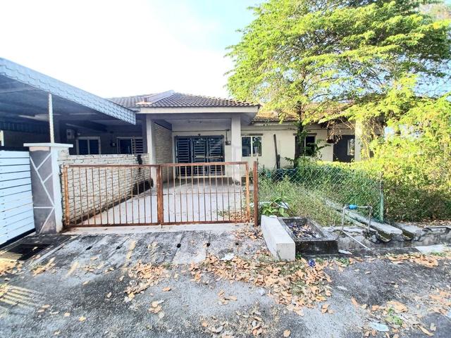 Rumah depan padang kledang sungai siput 1