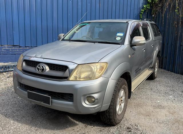 2010 Toyota HILUX 2.5 G FACELIFT (A) NO OFF ROAD - 5