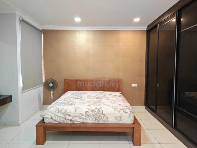 Resort Like Co-Living: Master Bedroom in Putra Heights 1
