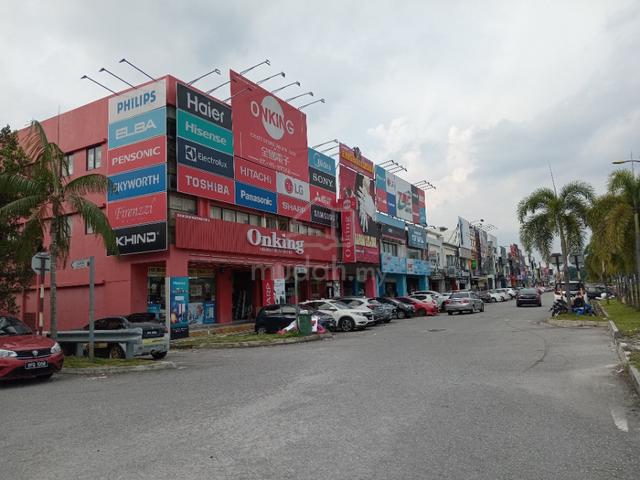 Facing MAIN ROAD Sek. 8 Seri Bangi Front Row 1