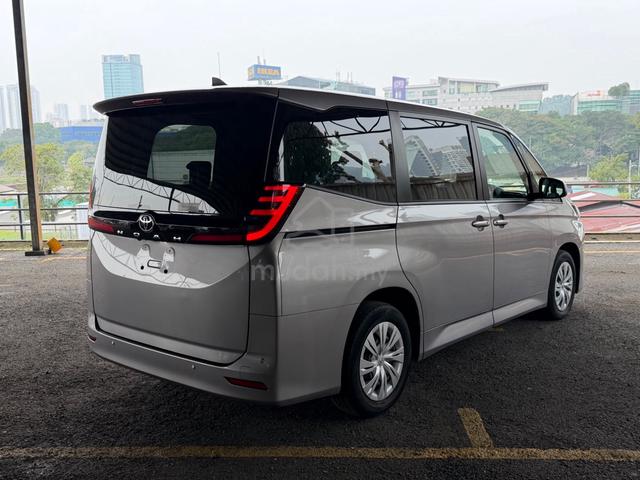 2023 Toyota NOAH 2.0 X MZRA95W (A) - 4
