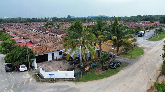 Corner Lot Setingkat Tanah Luas 3982 Sqft Taman Cherating Damai 1