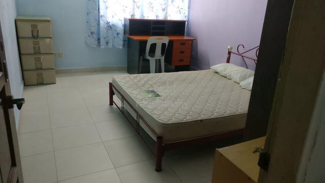 Upstairs Big Room: Rental Inclusive of Aircond and Internet 1