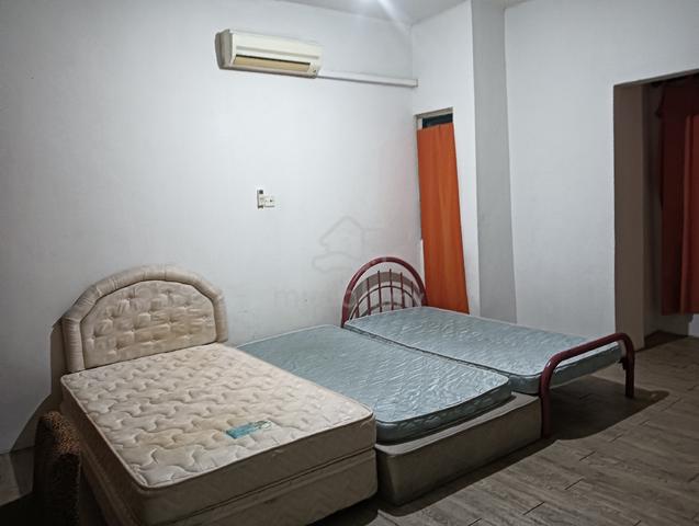 Alamesra Master Bedroom for Rent | Taman Alamesra Desa Permai 1 1