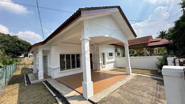 Newly Refurbished Semi D House, Bandar Baru Salak Tinggi 1