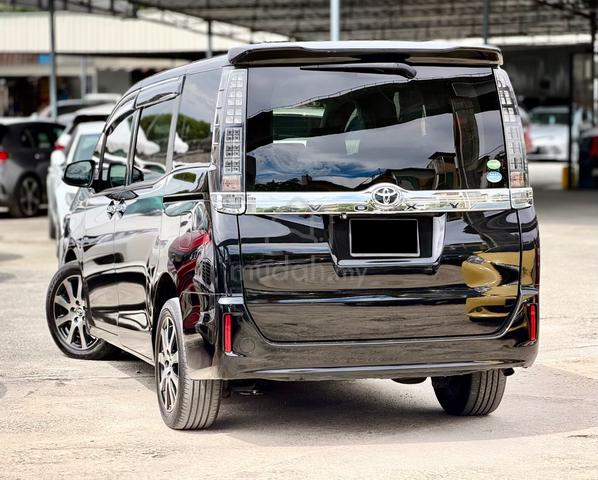 KIRAMEKI🔥2021 Toyota VOXY 2.0 POWER DOOR FuL0nOFR - 2
