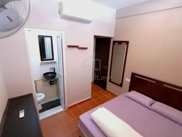 Female Master Room At Georgetown 1