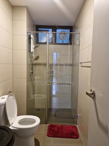 Middle Room Availqble Immediately 1