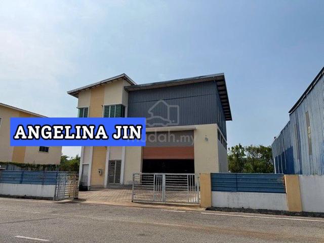 1.5 STOREY SEMI-DETACHED FACTORY 2800sqft FOR RENT - PERMATANG TINGGI 1