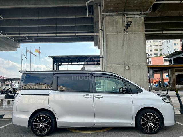 2018 Toyota VOXY X 2.0 FACELIFT FULL LEATHER SEAT - 3