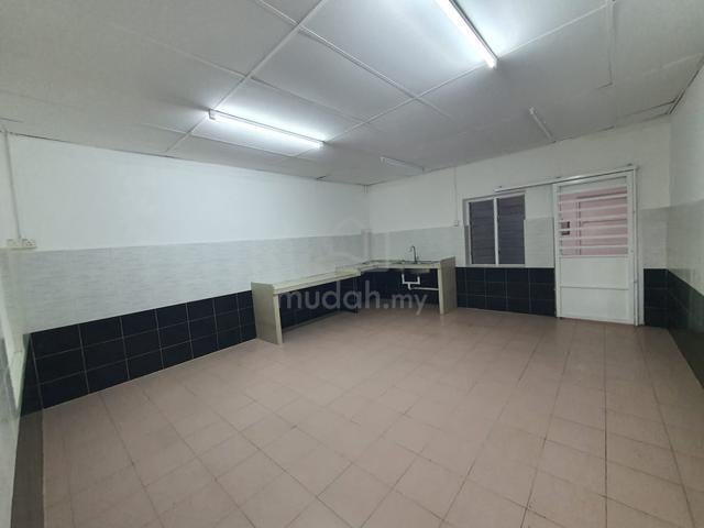 [Hot Location] Single Storey Shophouse Near Ayer Itam Market Crowded 1