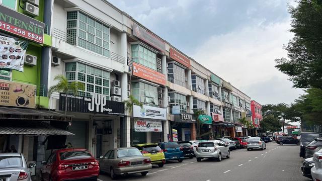 Facing main road TMN PERLING jln UNDAN 15 terrace 3 storey shoplot 1