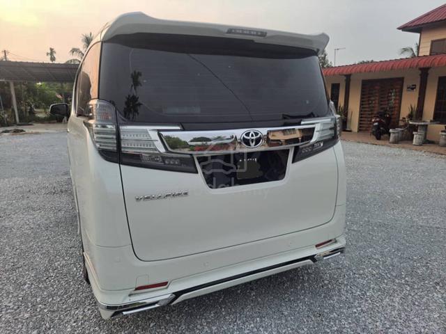 Toyota Vellfire 2.5cc - 3