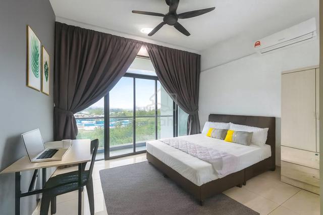 EXECUTIVE BALCONY SUITE @ ICON CITY  Private Balcony • Stunning View 1