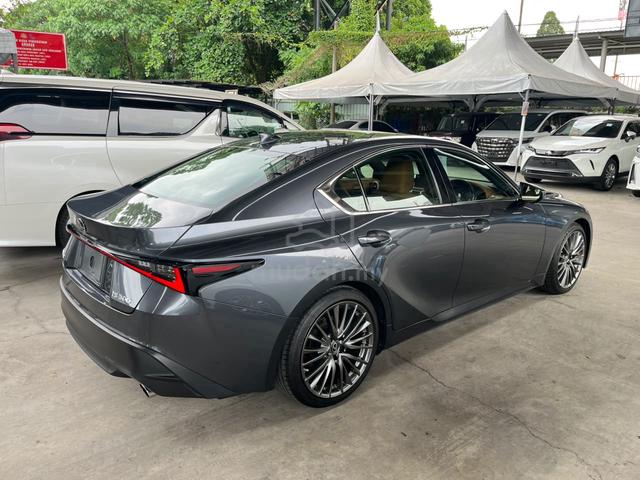 2021 Lexus IS300 Luxury 7km SRoof Vent & Heat 360 - 3