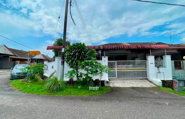 TAMAN DAYA(CORNERLOT)Tebrau‼️RUMBIA(FULL RENOVATE)‼️4BILIK(BESAR)‼️ 1