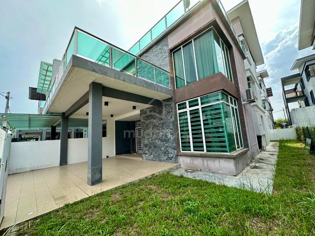 3 Storey Semi D Detached house At Limbongan indah Kota syahbandar city 1