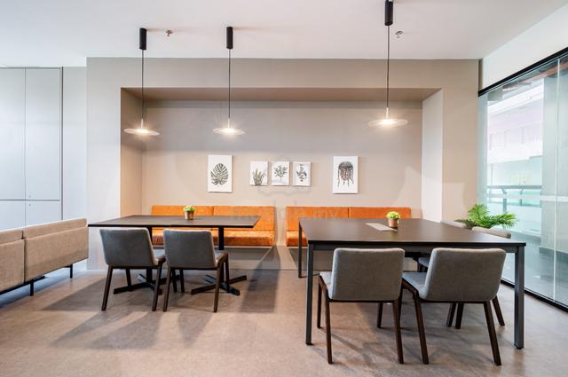 Shared office space in Regus Metrasquare 1