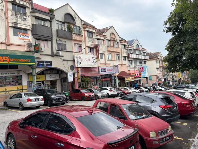 3 1/2 storey shop lot in Seksyen 7, Shah Alam 1