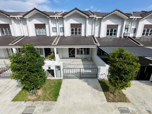 Double Storey House Camellia M Senyumia, Bdr Baru Salak Tinggi, Sepang 1