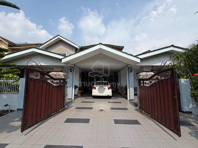 Corner Lot Renovated Teres 2 Tingkat @ Gugusan Alam, Puncak Alam 1