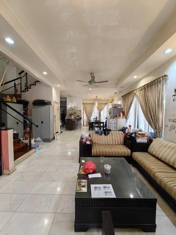 3 Storey TAMAN ESPLANAD Bukit Jalil, Actual, Freehold. RENO, WELL KEEP 1