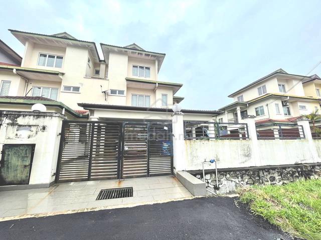 Corner Lot 2 ½ Storey Corner Lot Bandar Putra Permai,Sri Kembangan 1