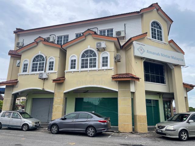 3-Storey Shop Office for Sale 1