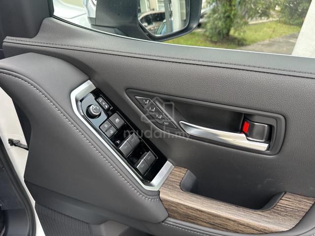 BLACK SEAT PETROL 2023 Toyota LANDCRUISER 3.5 ZX - 4