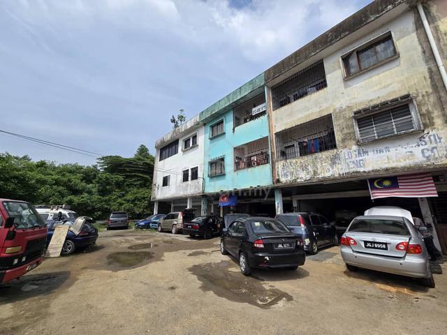 Tampoi 3 Storey Shop For Sale 1