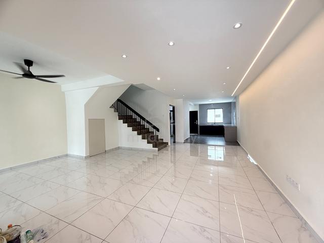 New Renovated / 2 Storey / Johor Jaya / Aeon Tebrau / For Rent / HSI 1