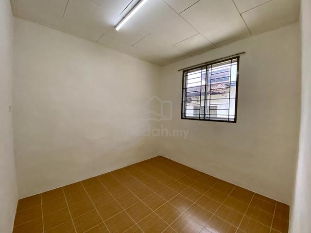 Single Storey Terrace Renovated Nice Unit 3