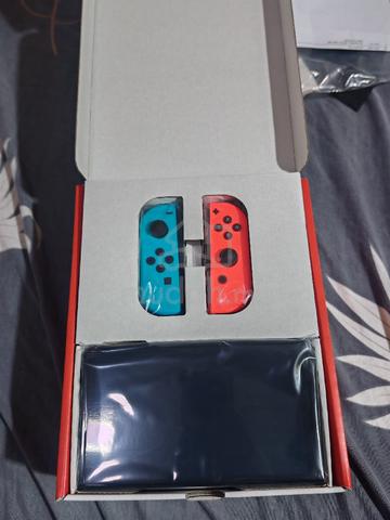 Nintendo switch oled with game - photo 3 of 3