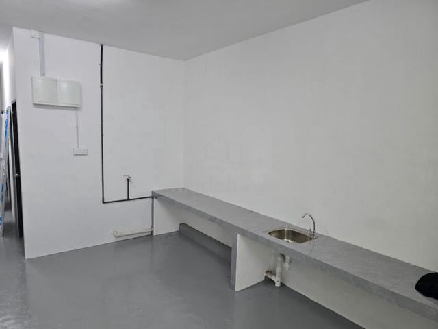 Sg plan Shophouse (1st & 2nd Flr) Room For Rent with PRIVATE TOILET 1