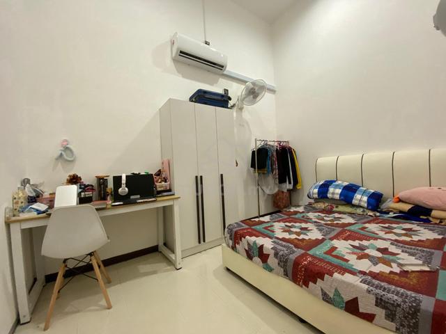 puri aiyu seksyen 22 shah alam medium room for rent(female only house) 1