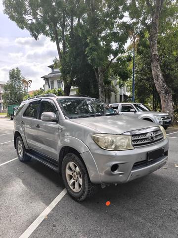 2011 Toyota FORTUNER 2.5 G (A) - 1