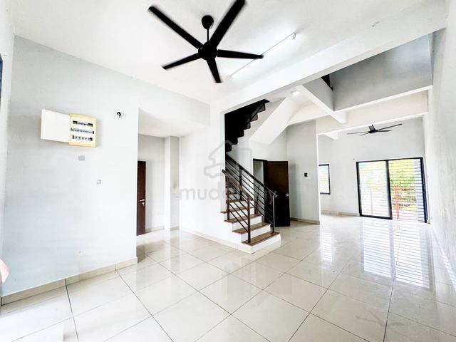 (NON BUMI LOT) 3 Storey Terrace Bayan Parkhomes, Batang Kali 1
