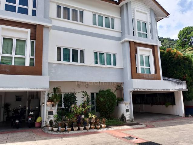 Sierra Vista| Bukit Jambul| 3 Storey Semi D| Renovated | Near Airport 1