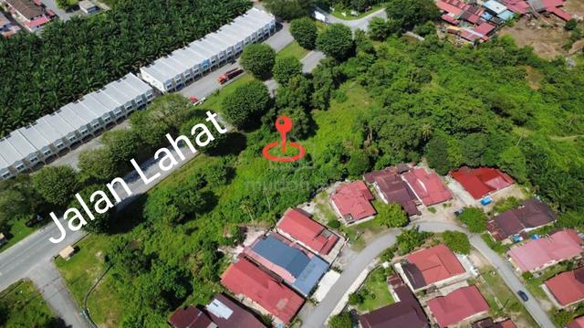 Land At Lahat, Beside Road 3