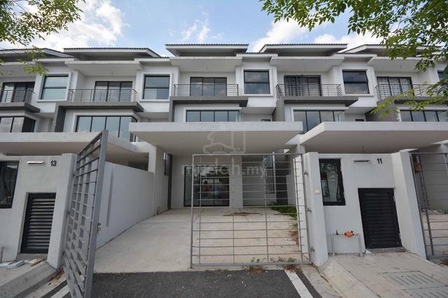 KL Sungai Besi 5R Modern 3-storey Terraced House @ Dale Lake fields 1