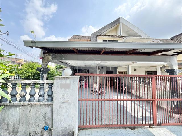 1600sqft - 2 Storey corner lot taman medan baru @ petaling jaya 1