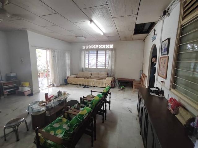 Teres setingkat rumah awam bandar hilir melaka 1