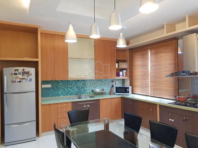 3 Storey House Krystal Court 1728sqft Gated backyard Sungai Nibong 1