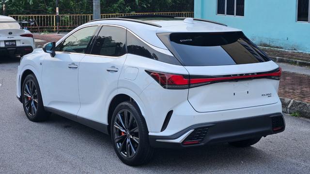 2023 Lexus RX350 2.4 F SPORT / 2ND ROW ELEC. SEAT - 2