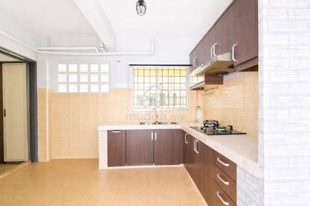 Aman Putra Apartment 1