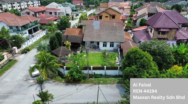 Large Garden With Gazebo 1.5 Storey Corner Bungalow – Seksyen 3, Banda 1