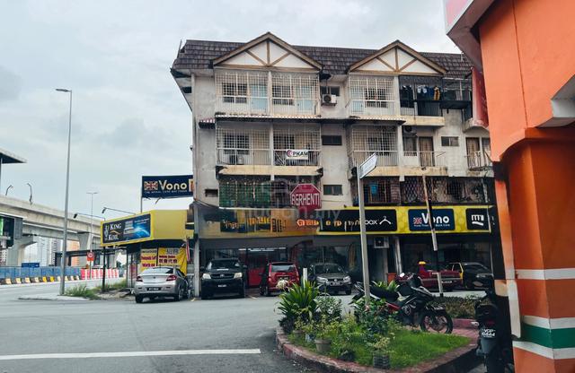 Serdang Raya MRT Ground Shoplot Jalan BesarCorner unit Extra Land 1